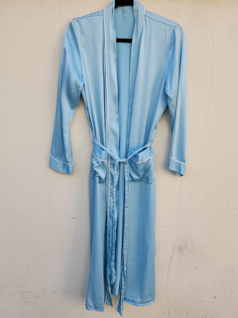 Daisysilk 100% 19mm Mulberry Silk Light Blue Robe $285 Msrp — image 3 of 8